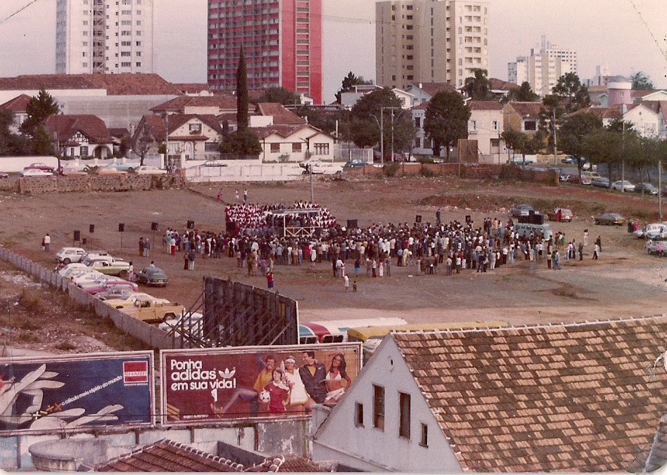 Primeiro culto no terreno da Av. Batel em julho de 1978
